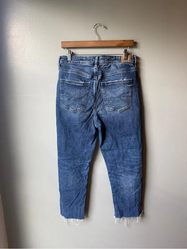 American Eagle Mom Jeans Women’s 8 Regular Medium Wash Distressed Raw Hem - Image 5
