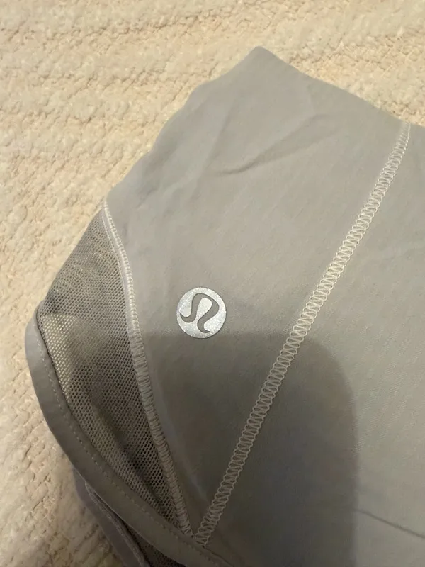 White Lululemon Hotty Hot 2.5" Low-Rise Shorts - Image 2