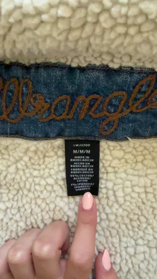 Wrangler denim jacket medium - Image 3