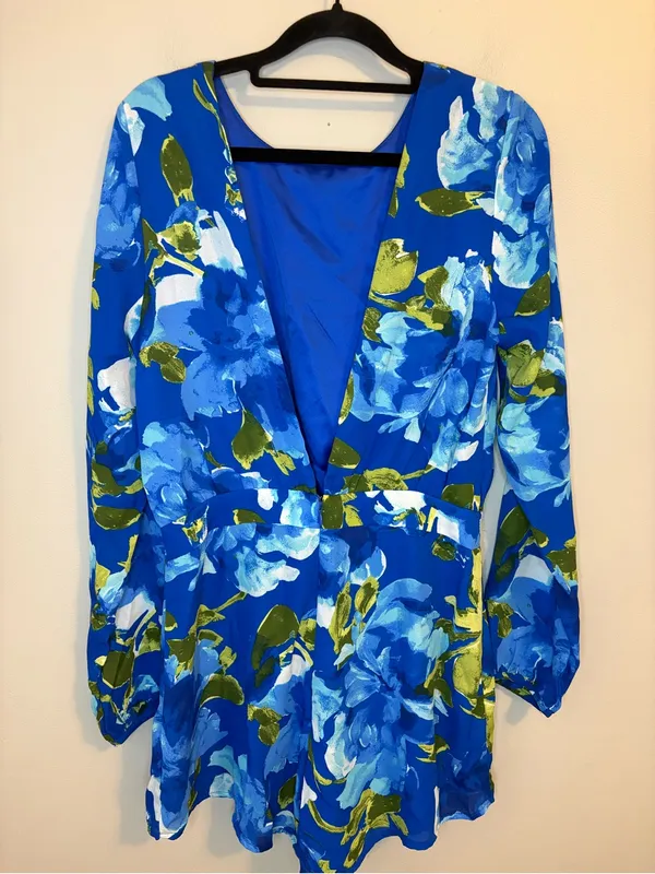 Lulu’s Floral Open Back Romper Blue Long Sleeve Size Medium - Image 5