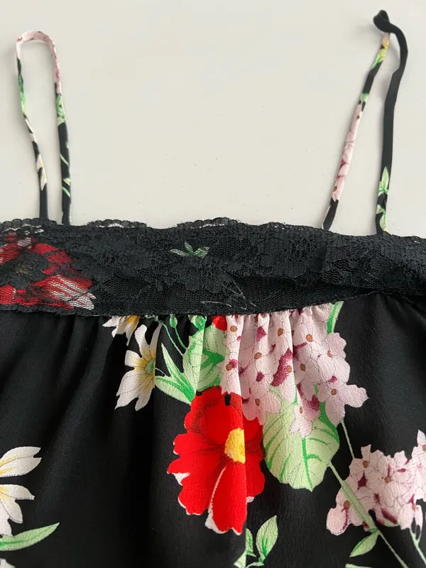 Floral Lace-Trim Cami Top in Black and Red - Image 2