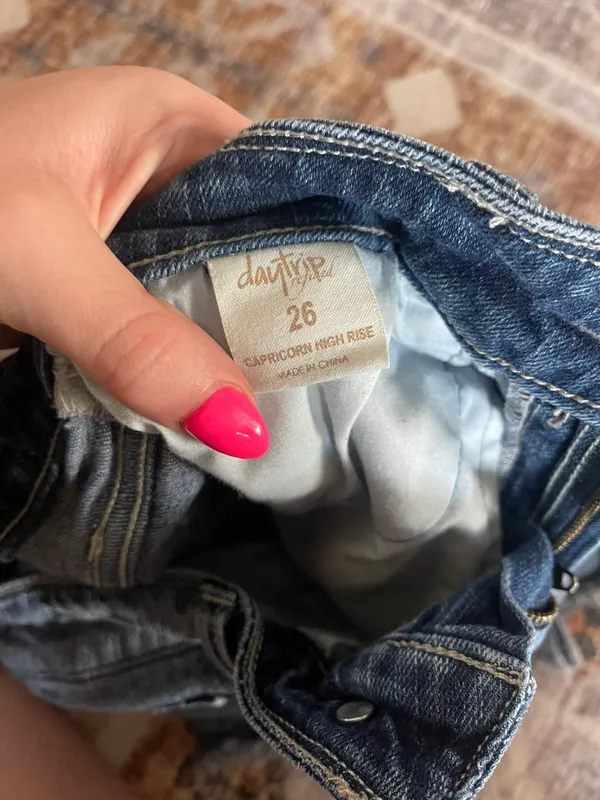 Day trip Pocket Design Jean Shorts - Image 4