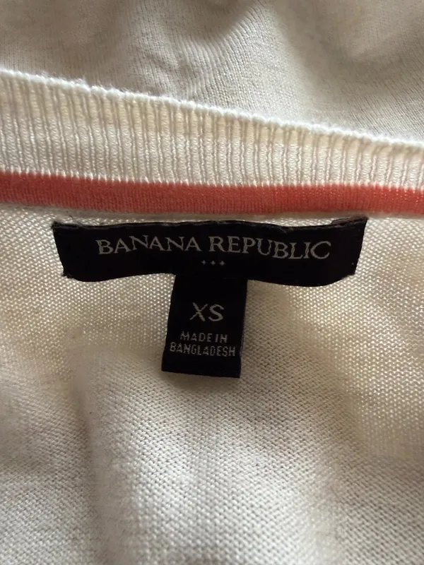 Banana Republic women's linen colored long sleeve crewneck knit top size XS - Image 7