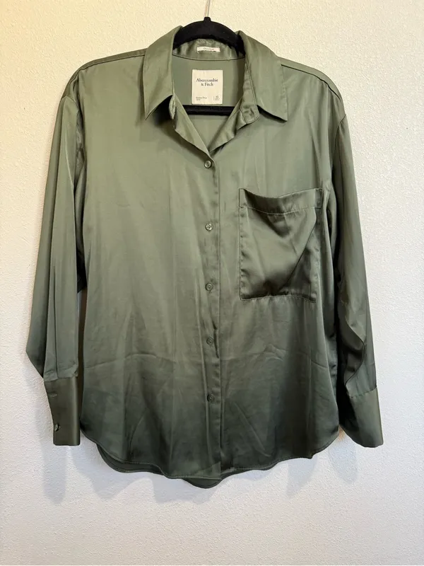 Abercrombie & Fitch XS Olive Satin Oversized Button-Up Shirt - Image 2
