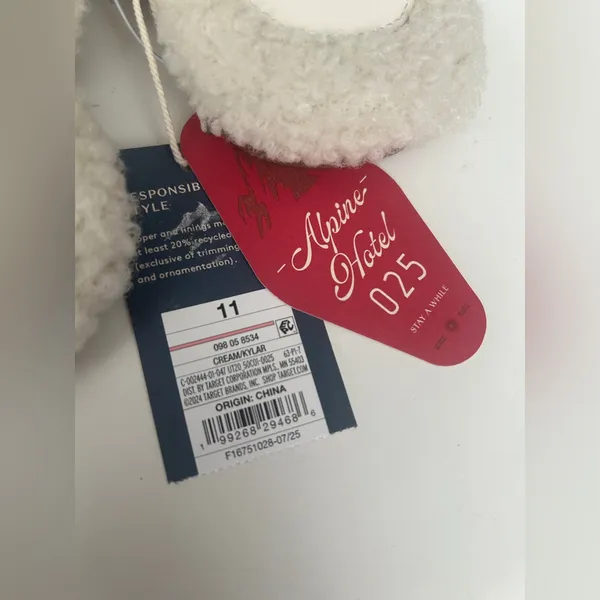 Universal Threads Sherpa Women’s Slippers Size 11 - Image 3