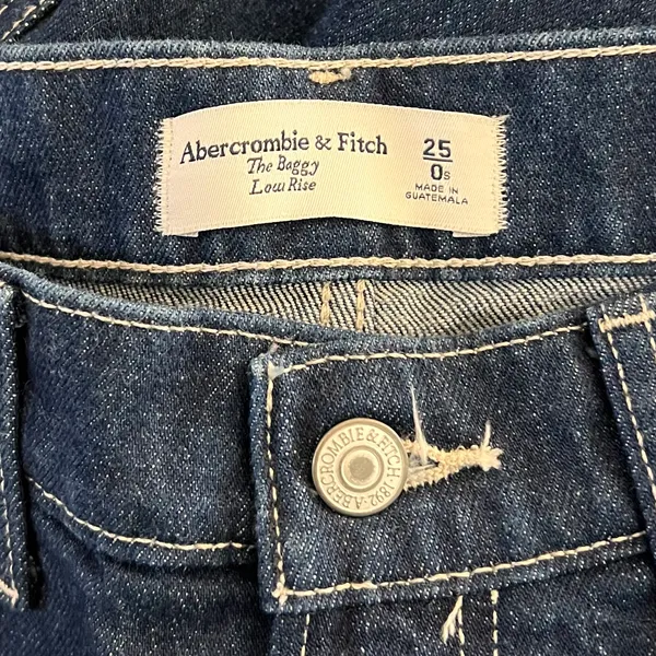 Abercrombie Low-Rise Baggy Cargo Jeans - Image 5