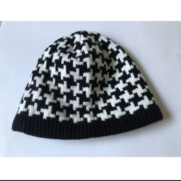 Bula women’s beanie hat houndstooth Black - Image 2