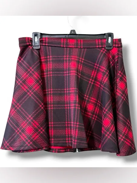 Hot Topic size medium women’s goth skater skirt black and red plaid o-ring - Image 8