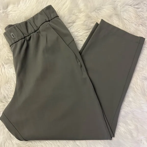 Lululemon On The Fly Pants – Women’s Size 6 – Dark Olive Green - Image 5