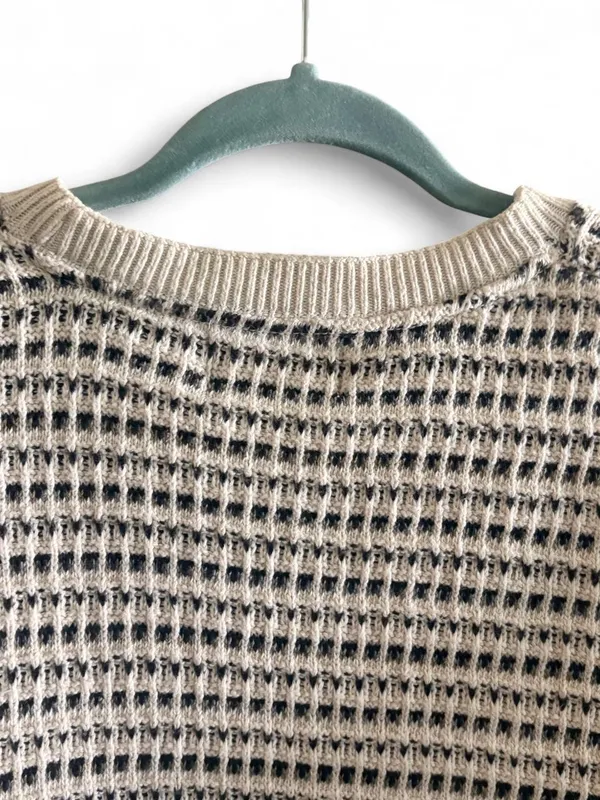 Bill Blass Beige and Black Textured Crewneck Sweater - Image 6