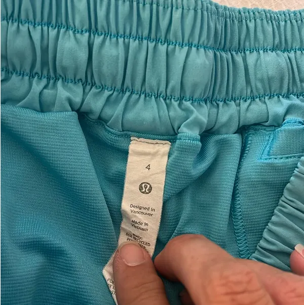 Lululemon Shorts Hotty Hot 2.5" aqua size 4  - Image 4