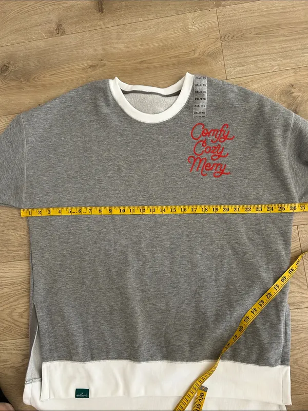 Hallmark Channel Comfy Cozy Merry Gray Sweatshirt, Size XXL, NEW - Image 9