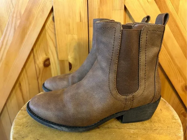 Maurices Boots Womens 7M Abigail Ankle Chelsea Booties Brown Faux Leather - Image 3