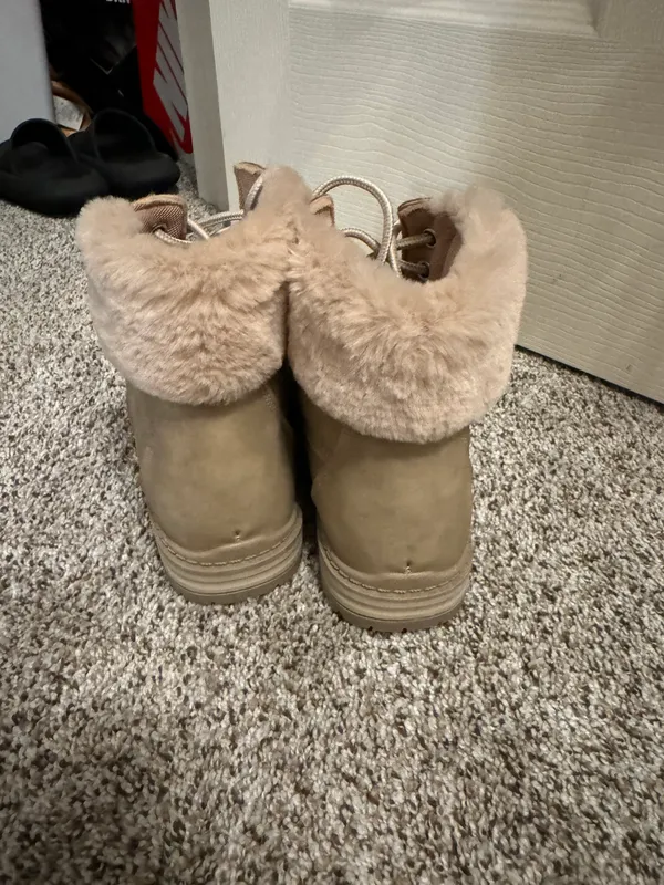 DL Winter Boots Size 6.5 - Image 2