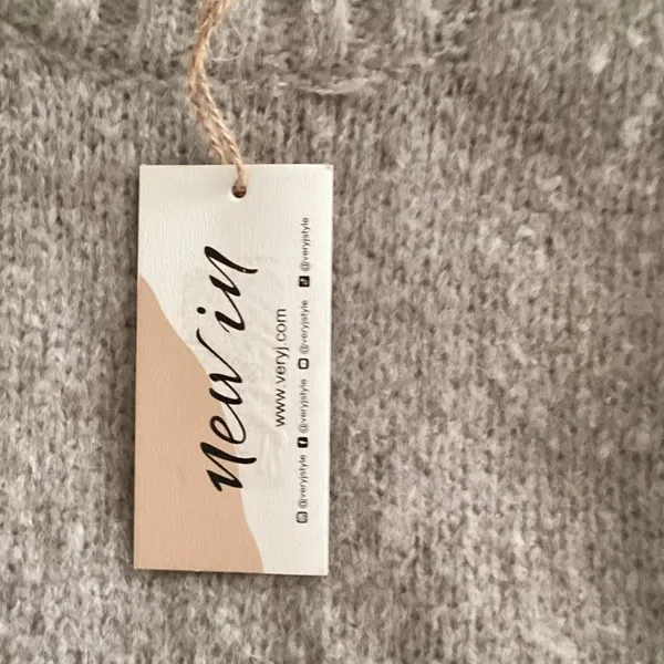 Cozy Women's Beige Crew Neck Sweater Gray Size M - Image 5