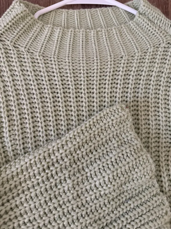 Green knit sweater - Image 2