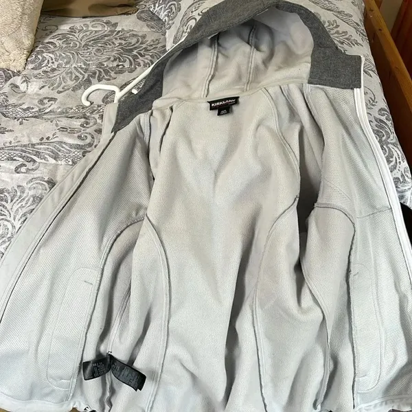 Kirkland Signature fleece lined zip up hoodie jacket. Size Medium. - Image 5