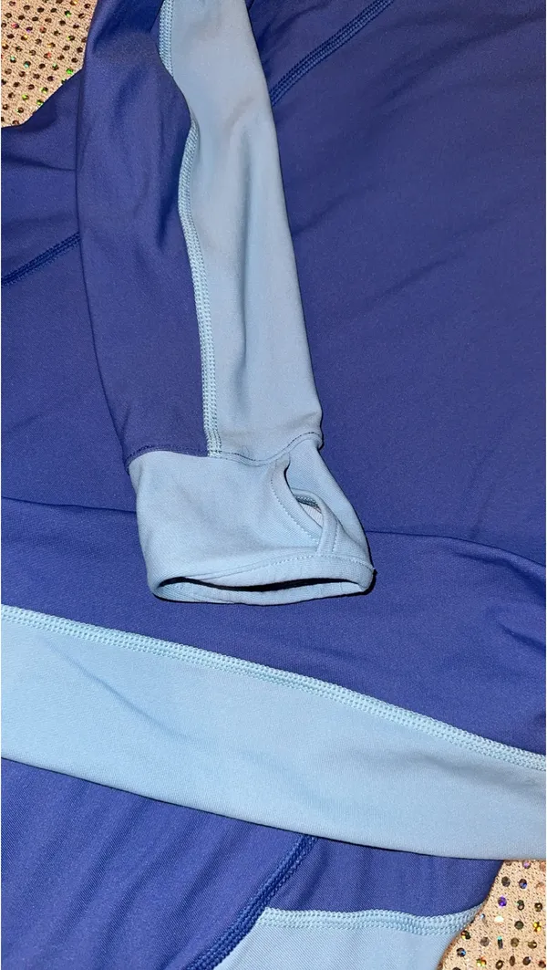 Small Under Armour Women’s long sleeve shirt - Image 2