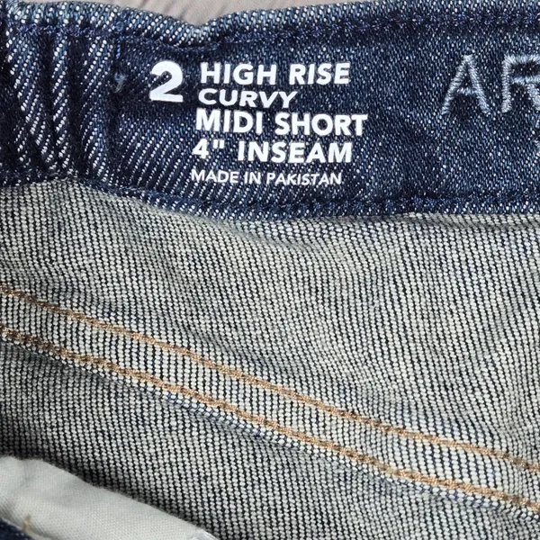 Arizona Jeans Co Size 2 High Rise Curvy Midi Denim Shorts‎ Distressed Cuffed - Image 4