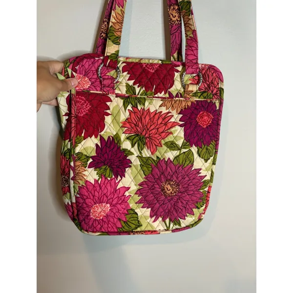 Vera Bradley Hello Dahlia quilted shoulder bag - Image 3