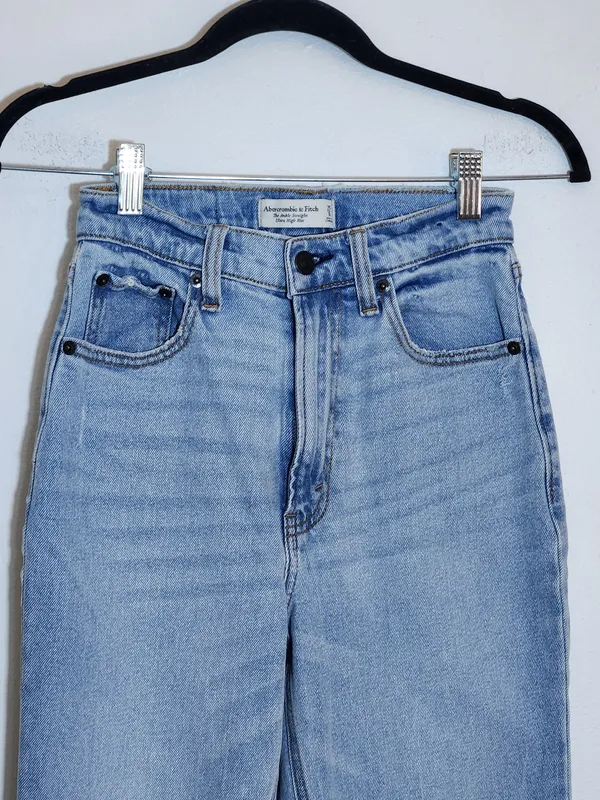Abercrombie & Fitch Light Wash Ultra High Rise Ankle Straight Jeans Size 0 - Image 2