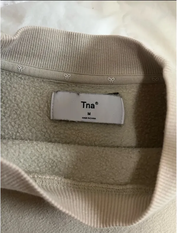 Aritzia TNA Cropped Sweatshirt - Image 3