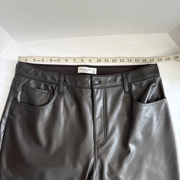 Abercrombie‎ & Fitch Vegan Leather 90s Straight Pant - Size 16. - Image 7