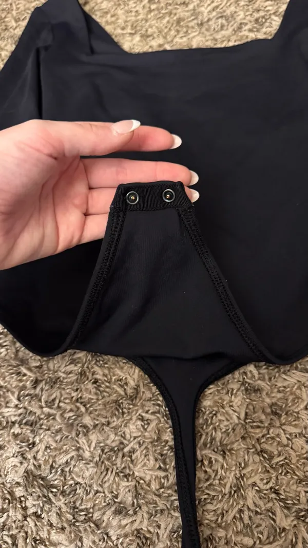 Aritzia Babaton Contour Bodysuit Long Sleeve Square Neck Black - Image 6