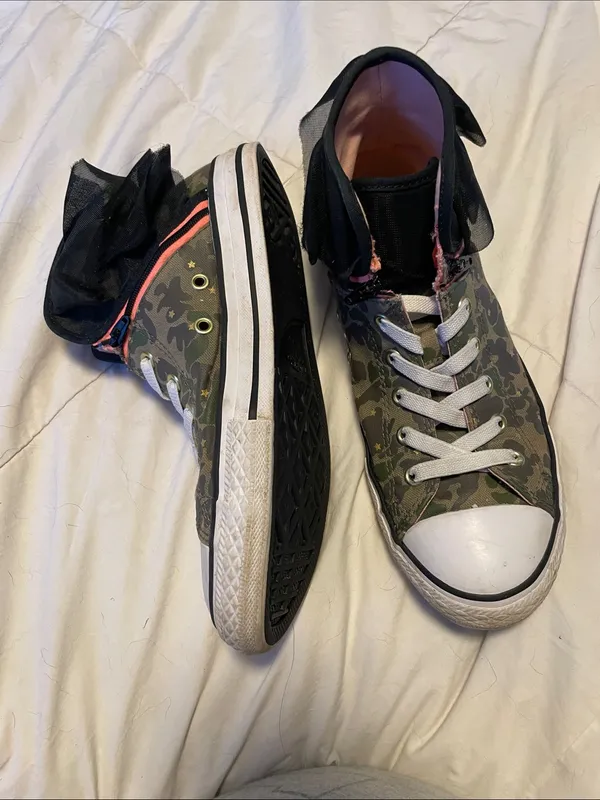 Converse Women's Camo High-Top Sneakers with Pink Lining - Image 2
