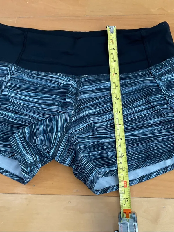 Lululemon Run Times Short (4-way Stretch 4") Low Tide Alpine White Black Sz 4 - Image 4