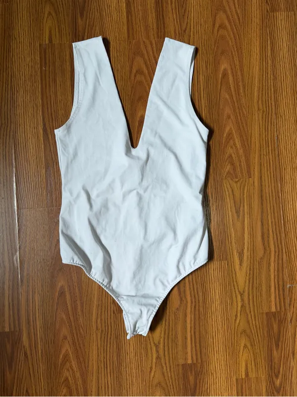 Intimately Free People Keep It Sleek Bodysuit White V Neck Thong Small - Image 2