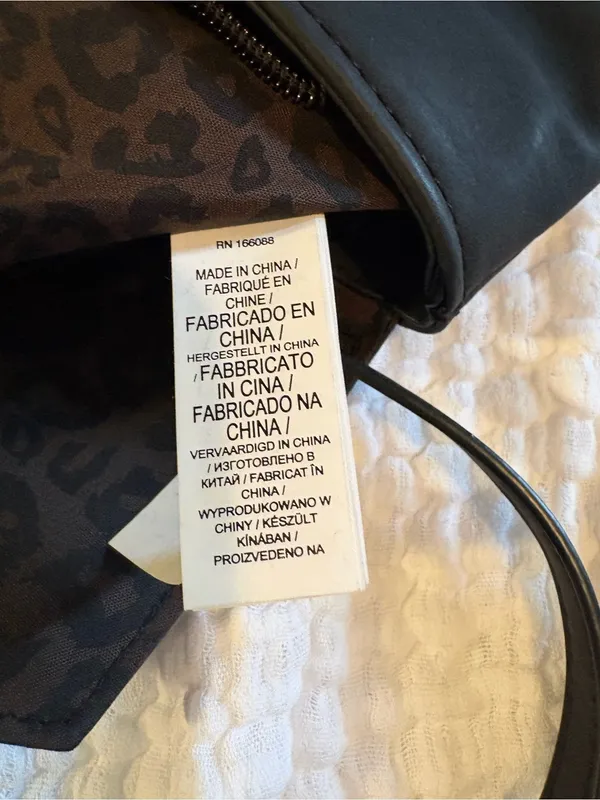 Roxy Black Envelope Crossbody Bag - Image 6