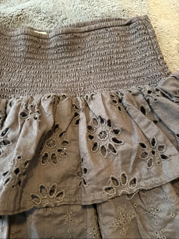 EUC American Eagle Outfitters Dark Gray Eyelet Ruffle Tiered Mini Skirt Size M - Image 3