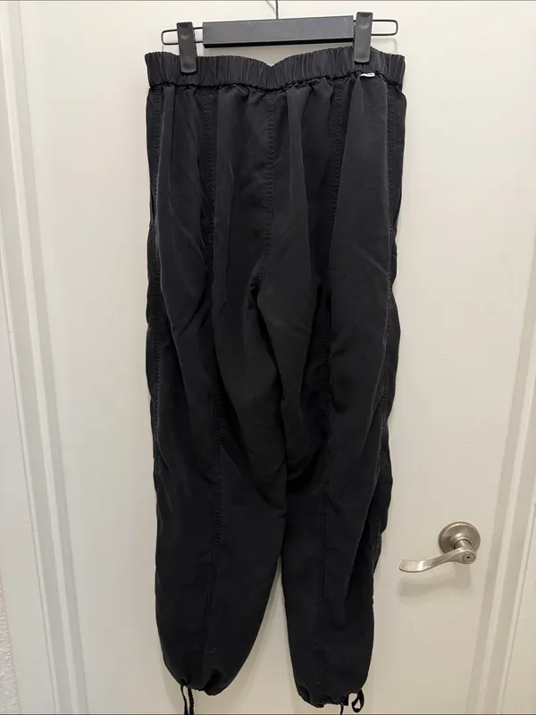 Vuori Coastline Pant in black - Image 4