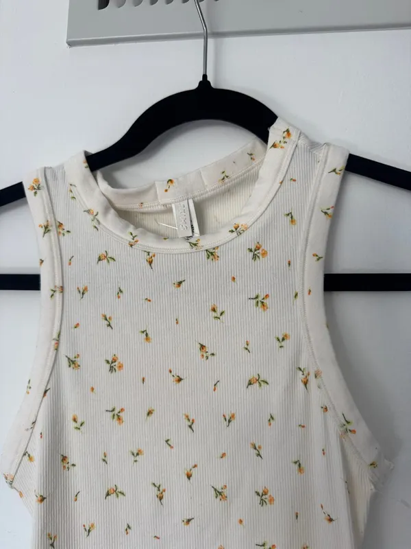 SKIMS Sleeveless White Dress with Gold Dot Pattern - Image 8