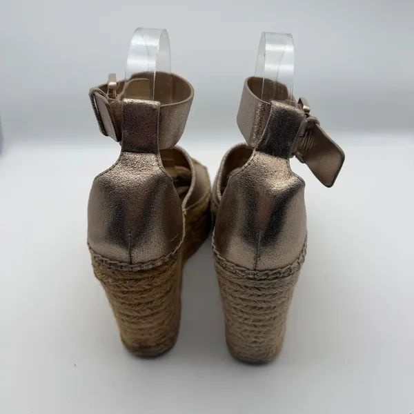 Marc Fisher LTD Madalyn Metallic Gold Leather Espadrille Wedge Sandals 6M - Image 3