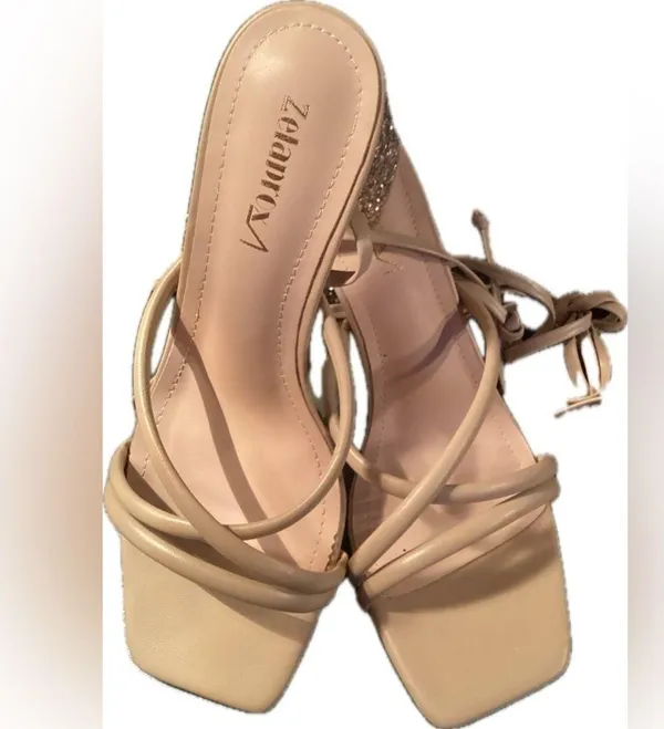 NIB Zelaproxy Women's Tan Strappy Lace up Glitter Chuncky Block Heels. Size:8 - Image 2