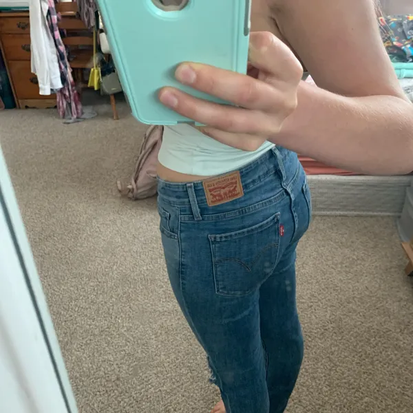  Levi’s Low-Rise Skinny Jeans - Image 3