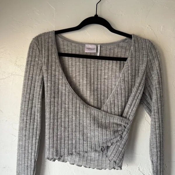 UO Out From Under Grey Fairy Long Sleeve Crop Top Size S‎ Dainty Going Out - Image 2