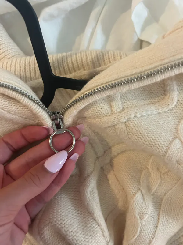 Thick Sweater - Image 3
