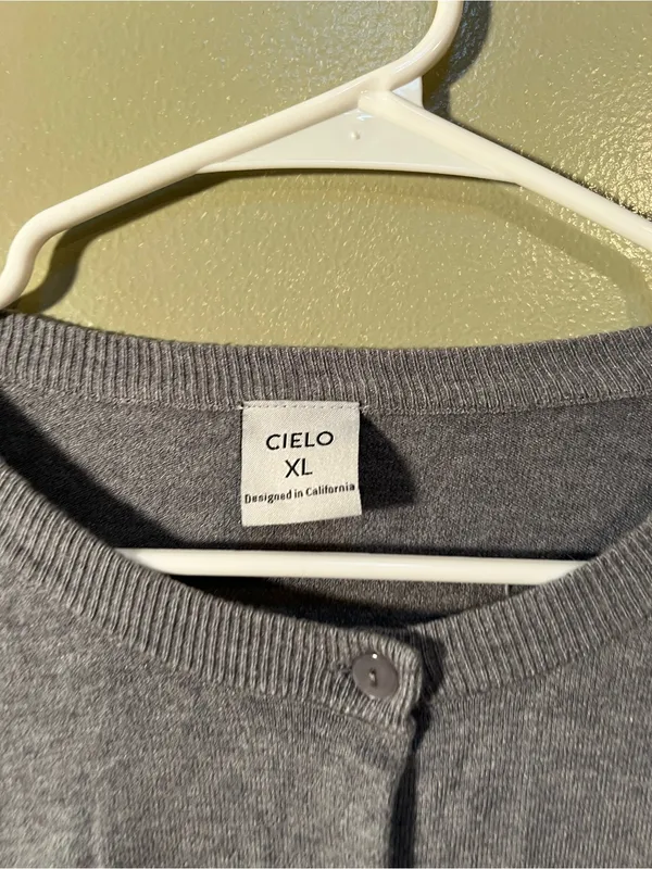 Cielo Women’s Size XL Cardigan Sweater Light Gray Button Crewneck Long Sleeve - Image 10