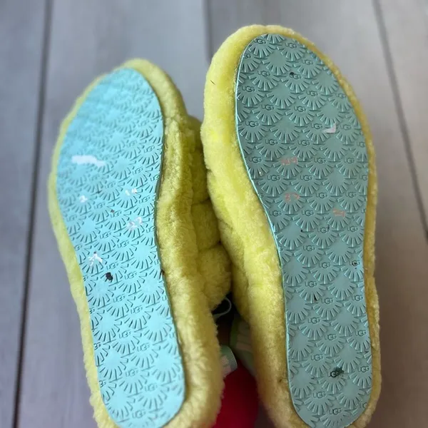 Ugg Fluff Yeah Slippers in yellow size 6 - Image 5
