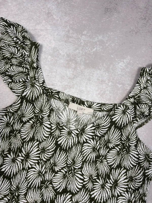 LOFT Green White Floral Flutter Sleeve Top Size M - Image 2
