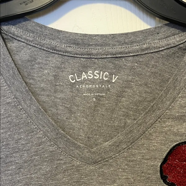 Aeropostale Gray Short Sleeve Tee with Red Rose Patch - Image 4