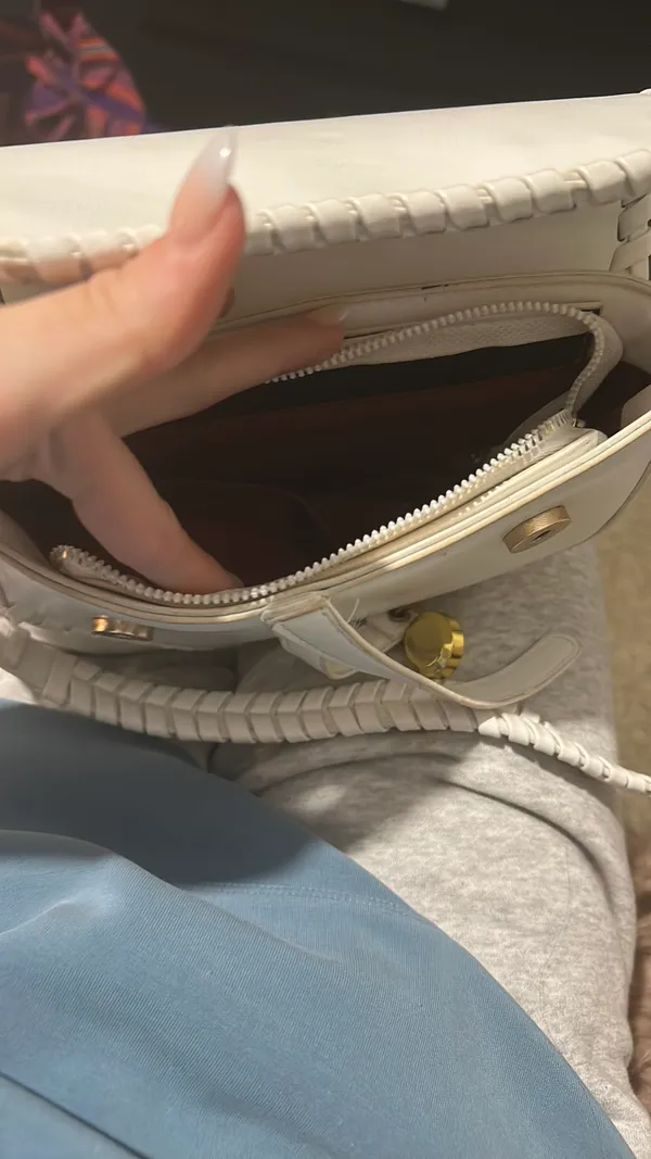 Cute white purse - Image 2