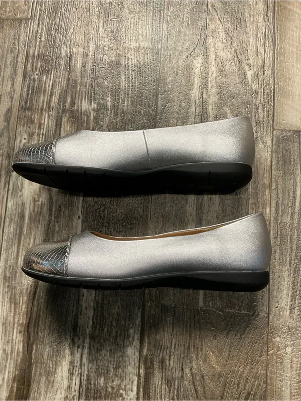 Comfortview Silver Ballet Flat with Silver Metallic Toe Size 10 Wide - Image 8