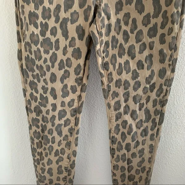 Blank NYC The Reade Crop Catwalk Cropped Denim Animal Print 28 - Image 7
