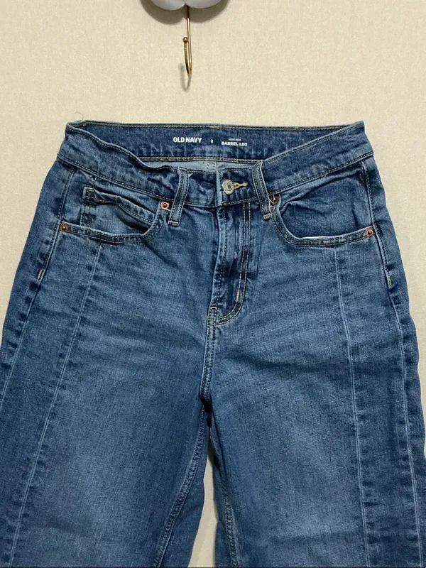 Old Navy Women's Barrel leg Jeans in Dark Blue Denim - Image 3