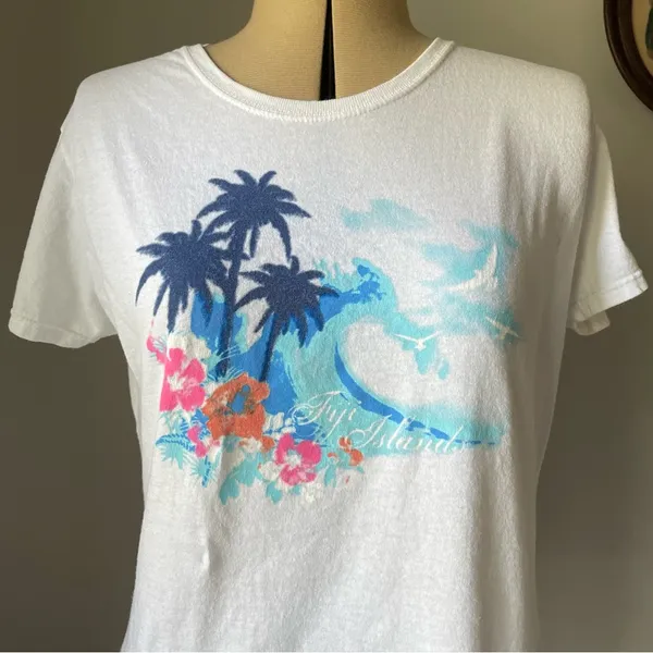 Vintage late 1990s Fiji Islands t-shirt - Image 3