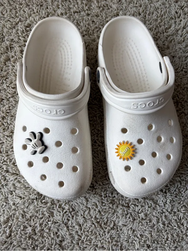 Classic White Crocs Women’s Size 5 Men’s Sz 7 Jibbitz Charms Included Disney G2 - Image 2